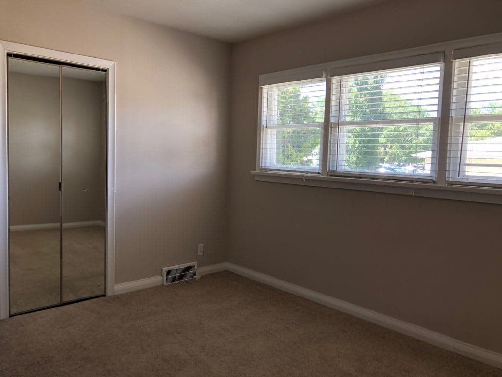 Still the west bedroom.
