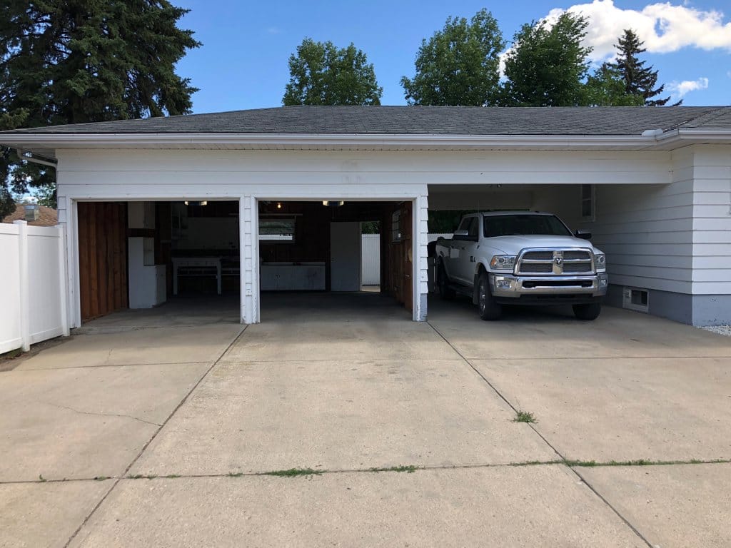 6 vehicle parking.