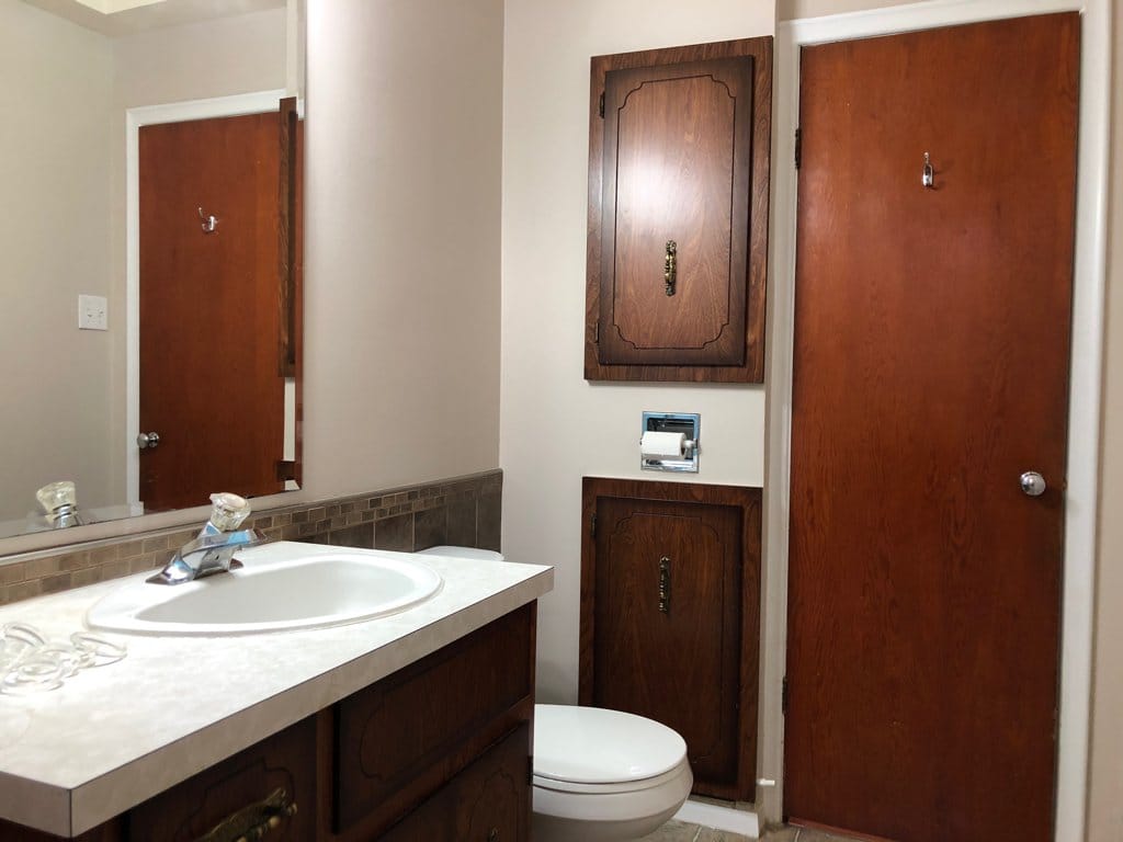 Upstairs bathroom, with extra cubby holes.